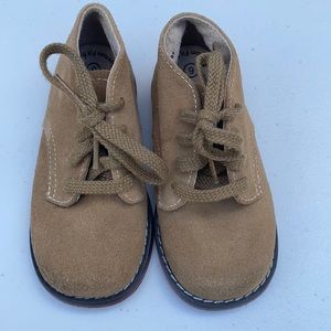 Excellent condition size 6 bucks.